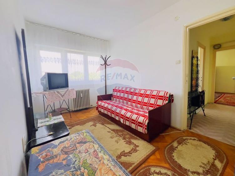 Apartament cu 3 camere semidecomandat, mobilat în Podgoria