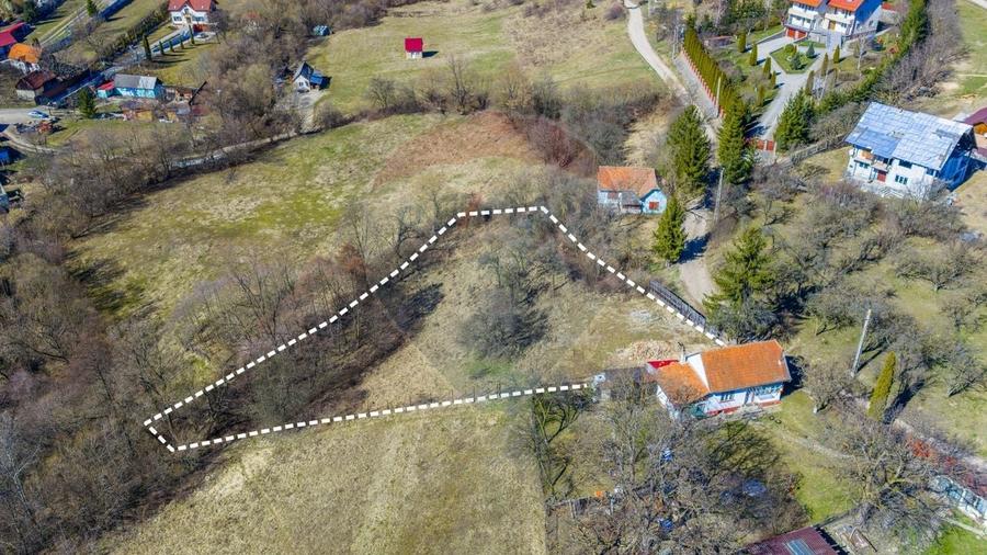 Teren Construcții intravilan de 2201 mp, în Vâlcele