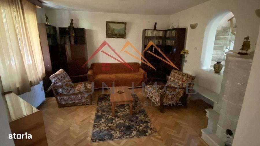 Vila de vanzare, teren 3100 mp, 7 camere, 6 grupuri sanitare, 3 CT, an - 9