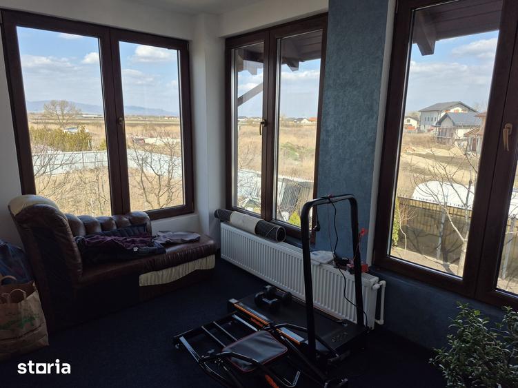 Casă cu 4 camere cu Teren 500 Mp în Stupini
