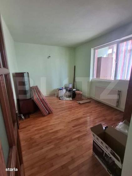 Apartament cu 3 camere semidecomandat în Central