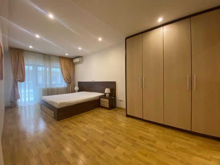 Apartament cu 3 camere semidecomandat, mobilat în Pipera