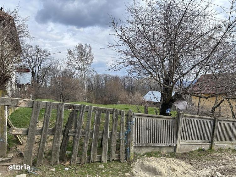 Teren de 2500 mp, în Vaideeni