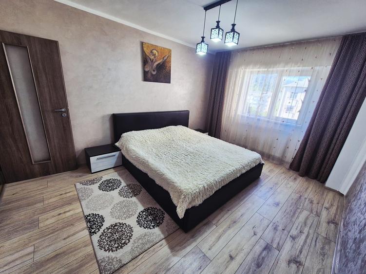 Apartament cu 3 camere decomandat în Ciritei