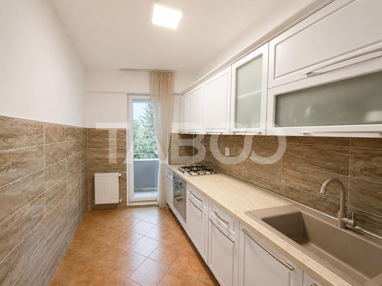 Apartament cu 2 camere semidecomandat, mobilat în Central