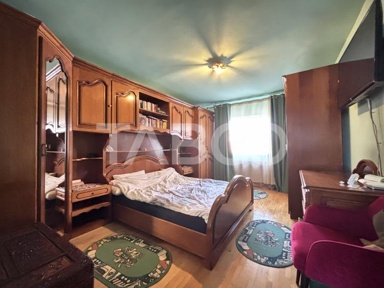 Apartament cu 4 camere semidecomandat, mobilat în Mănăștur