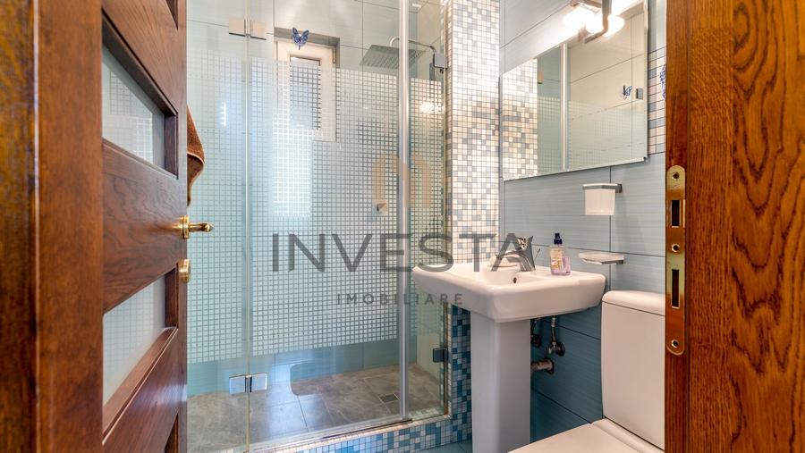 Casă individuală cu 6 camere cu Canalizare în Central
