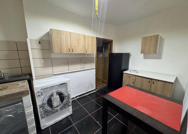 Casă cu 3 camere cu Teren 300 Mp în Central