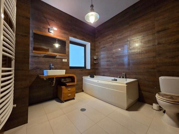 Casă individuală cu 6 camere cu Canalizare în Nord