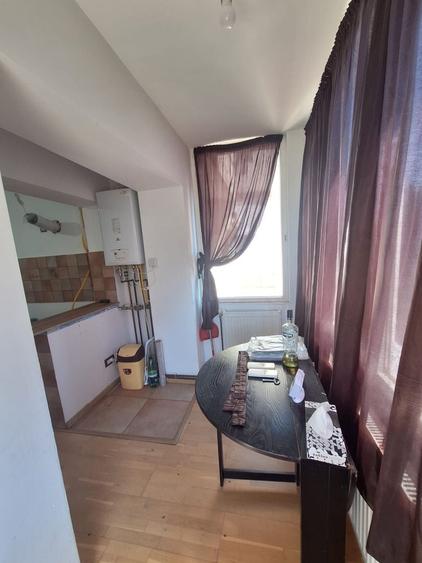 Apartament cu 4 camere decomandat în Central