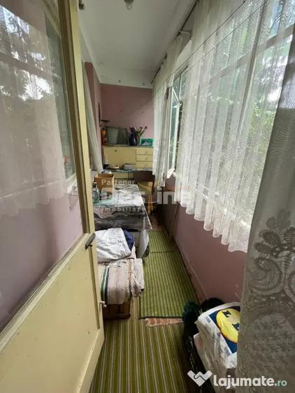 Apartament cu 3 camere semidecomandat în Giulești