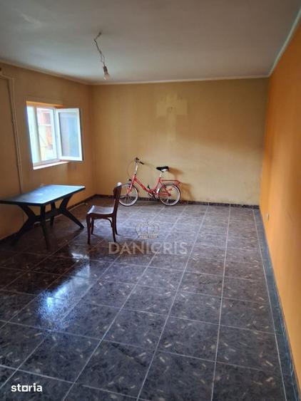Casă cu 4 camere cu Teren 621 Mp în Brătianu