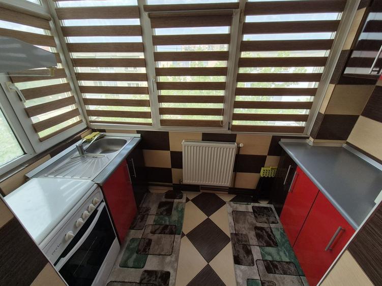 Apartament cu 3 camere decomandat în Cornitoiu