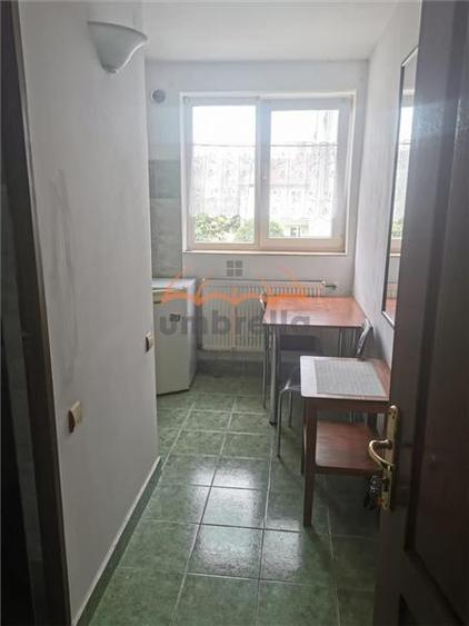 Garsonieră decomandată în Plopilor