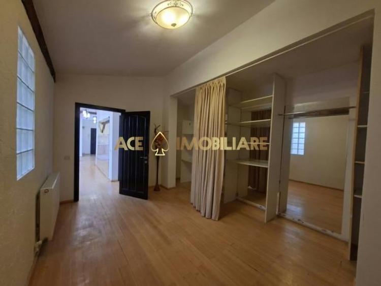Apartament cu 3 camere semidecomandat, mobilat în Străulești