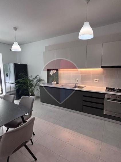 Apartament cu 4 camere decomandat, mobilat în Kiseleff