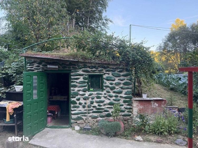 Casă cu 2 camere cu Teren 50 Mp în Corbeni