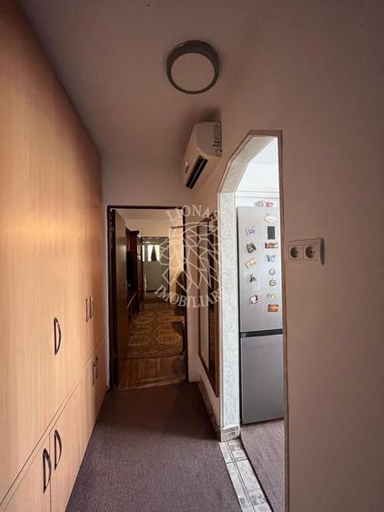Apartament cu 3 camere semidecomandat, mobilat în Independenței