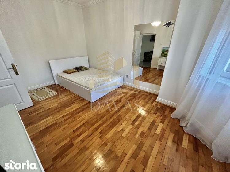 Casă cu 5 camere semidecomandat cu Garaj în Gruia