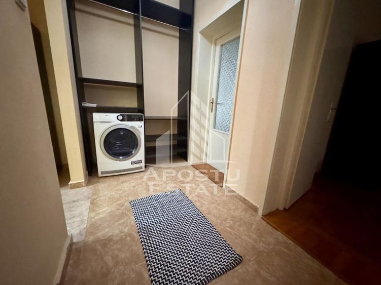 Apartament cu 3 camere decomandat, mobilat în Traian