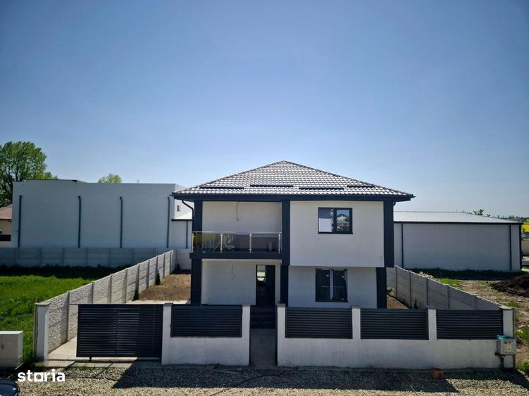 Casă cu 5 camere cu Teren 335 Mp în Vidra
