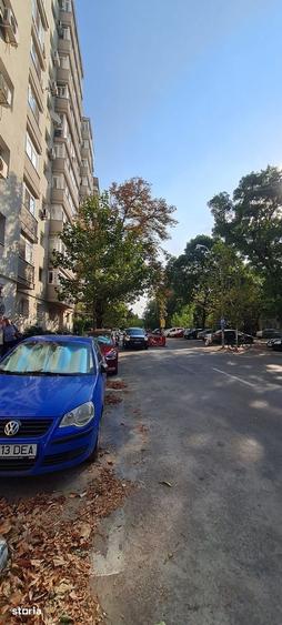 Garsonieră decomandată în Titan