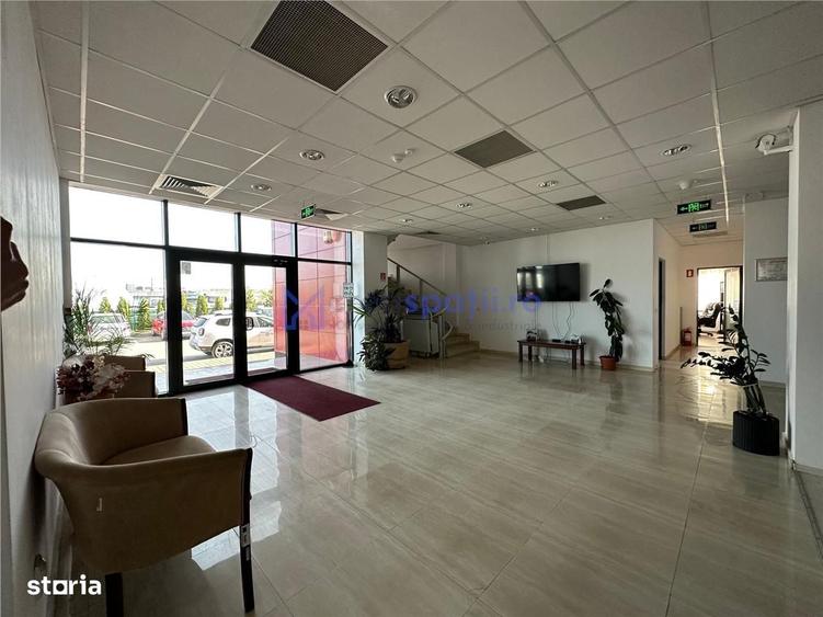 Spațiu comercial, de 230 mp, în Uricani