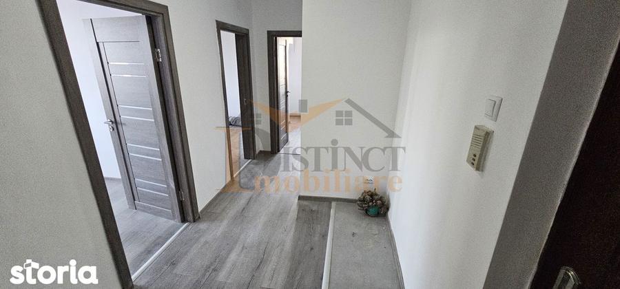 Apartament cu 3 camere decomandat în Astra