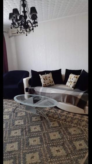 Apartament cu 3 camere decomandat în Panduri