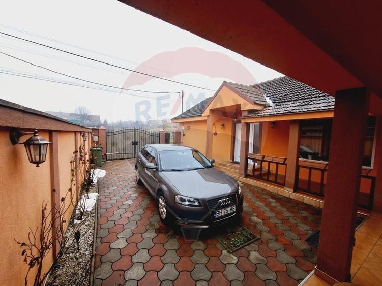 Casă cu 3 camere cu Teren 1262 Mp în Hidișelu de Sus