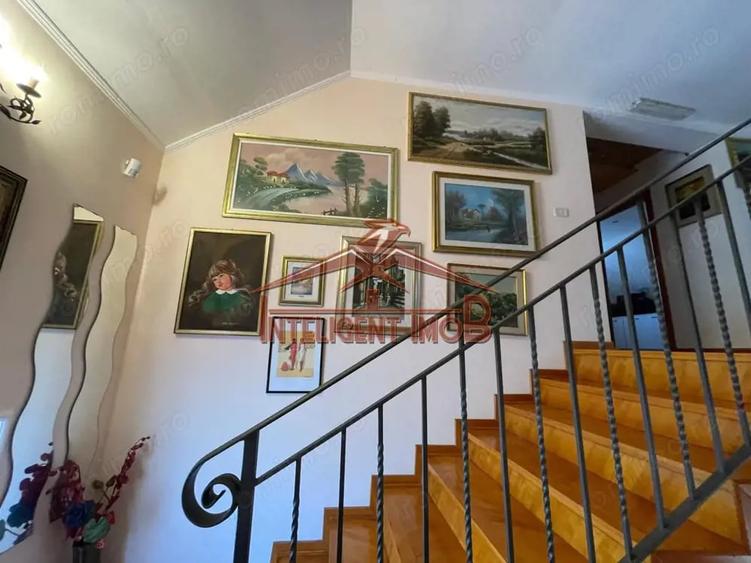 Casă cu 5 camere cu Teren 900 Mp în Hurez