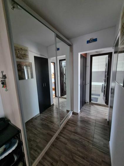 Apartament cu 2 camere decomandat în Berceni