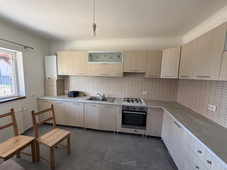 Casă individuală cu 3 camere cu Teren 400 Mp în Domnești