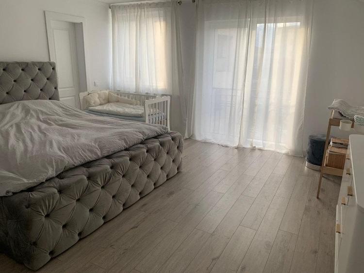 Casă individuală cu 4 camere cu Garaj în Florești