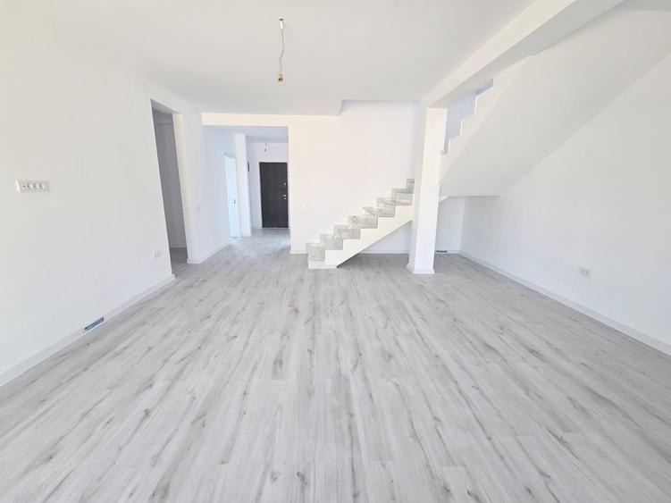 Casă individuală cu 5 camere cu Teren 460 Mp în Țegheș