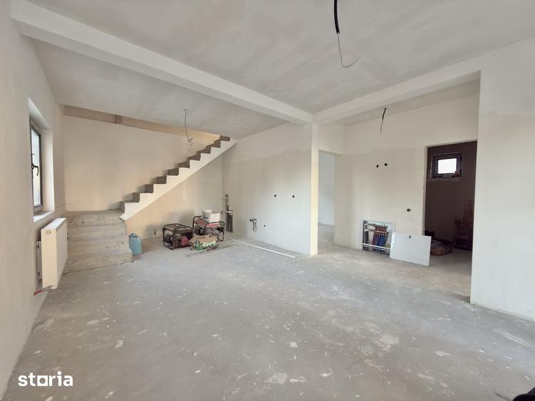 Casă cu 4 camere cu Teren 230 Mp în Central