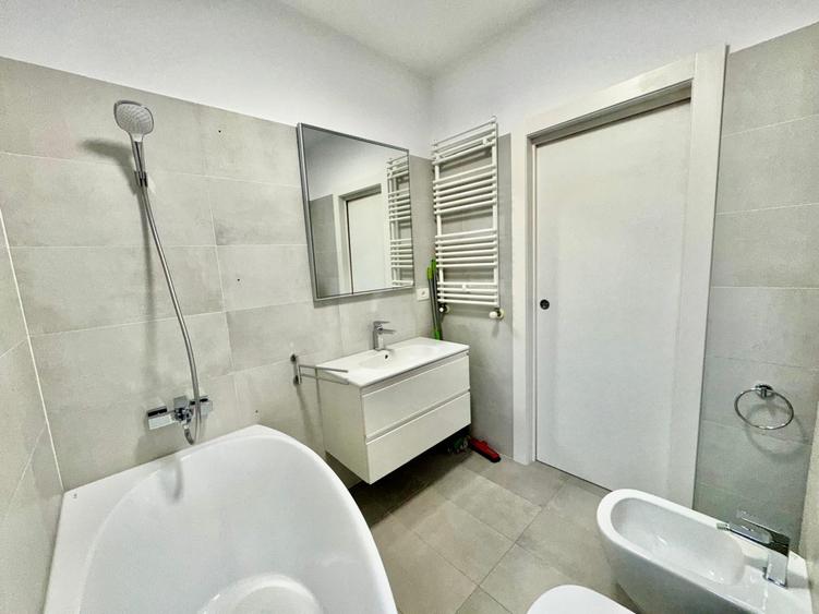 Apartament cu 3 camere decomandat în Floreasca