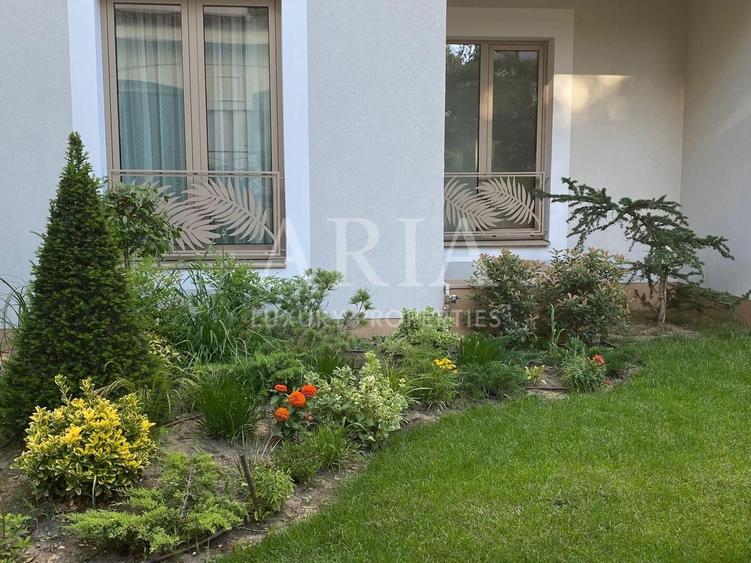 Casă individuală cu 7 camere cu Canalizare în Iancu Nicolae