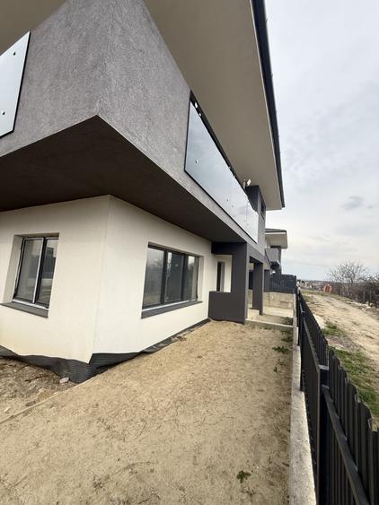 Casă individuală cu 4 camere cu Canalizare în Dezmir
