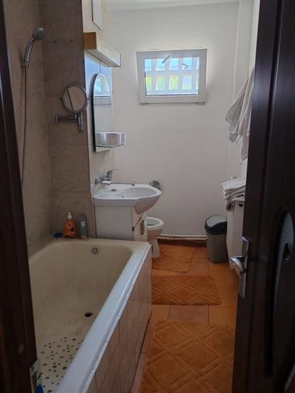 Apartament cu 2 camere semidecomandat în 9 Mai