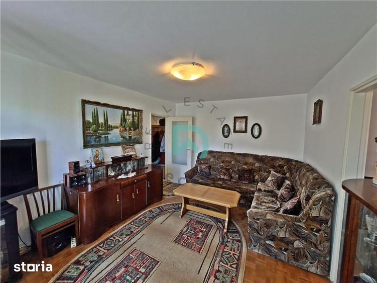 Apartament cu 3 camere semidecomandat în Astra