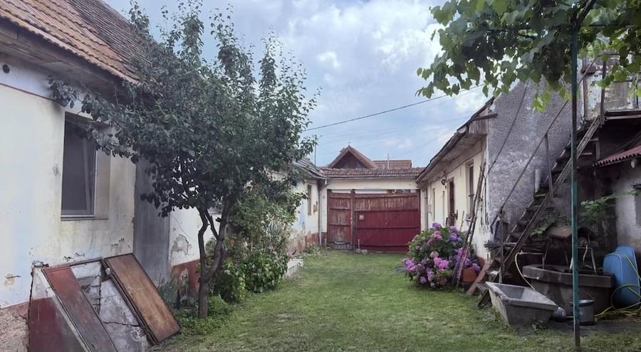 Casă cu 2 camere cu Teren 454 Mp în Central