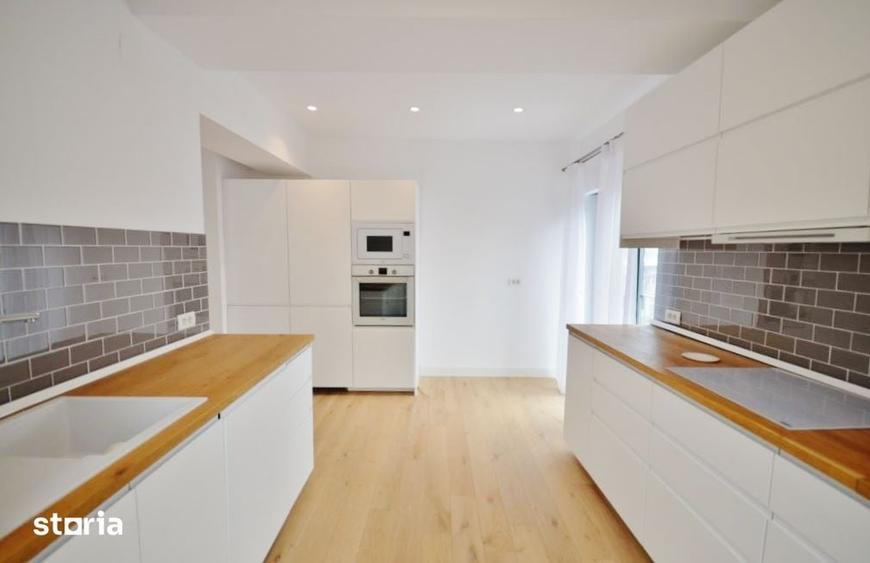 Apartament cu 3 camere semidecomandat în Gara de Nord