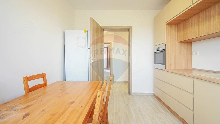Apartament cu 3 camere decomandat în Sud