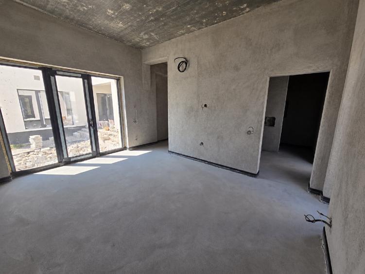 Casă individuală cu 5 camere cu Teren 850 Mp în Haliu