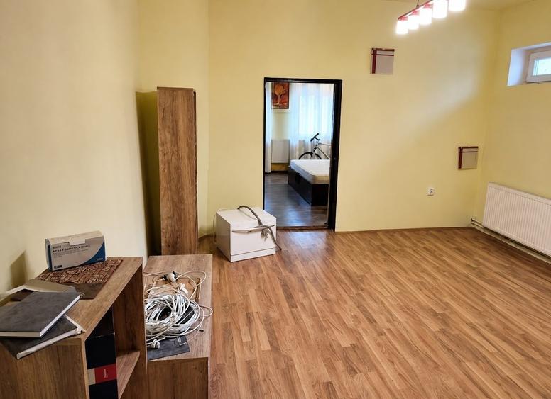 Apartament cu 2 camere semidecomandat, mobilat în Bucovina