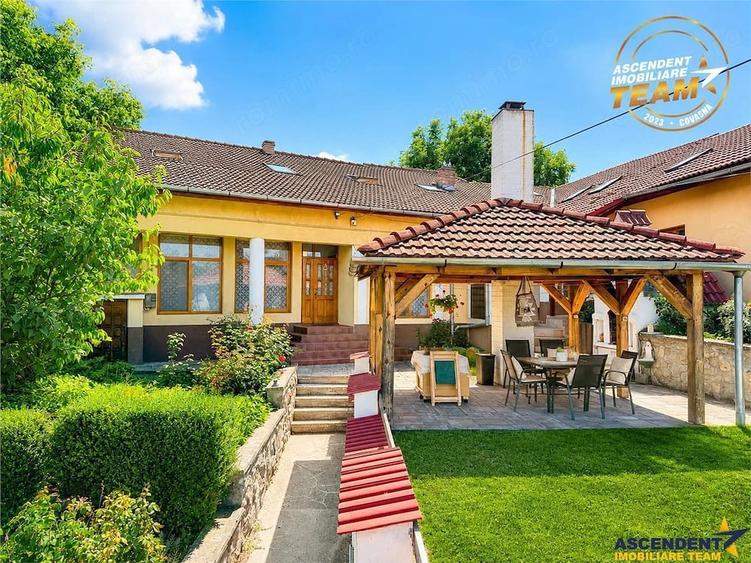 Resedinta si pentru doua familii, 217 mp utili, 6 dormitoare, curte, foisor, garaj, Central, Sfantu - 9