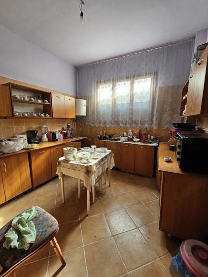 Casă cu 25 camere cu Teren 1600 Mp în Mașloc