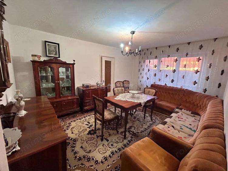 Apartament cu 3 camere semidecomandat în Central
