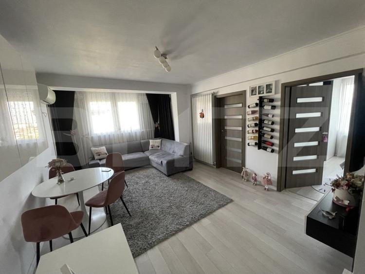 Apartament cu 3 camere decomandat, mobilat în Nufărul